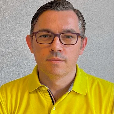 Dr. David González